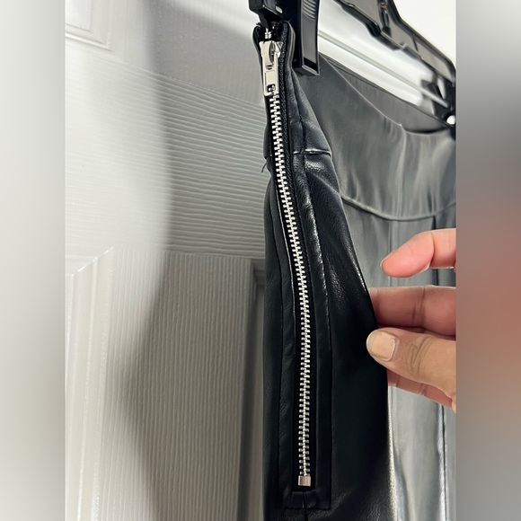 NWOT Oh Polly Faux Vegan Pleather Pants Sz 4 - Picture 7 of 11